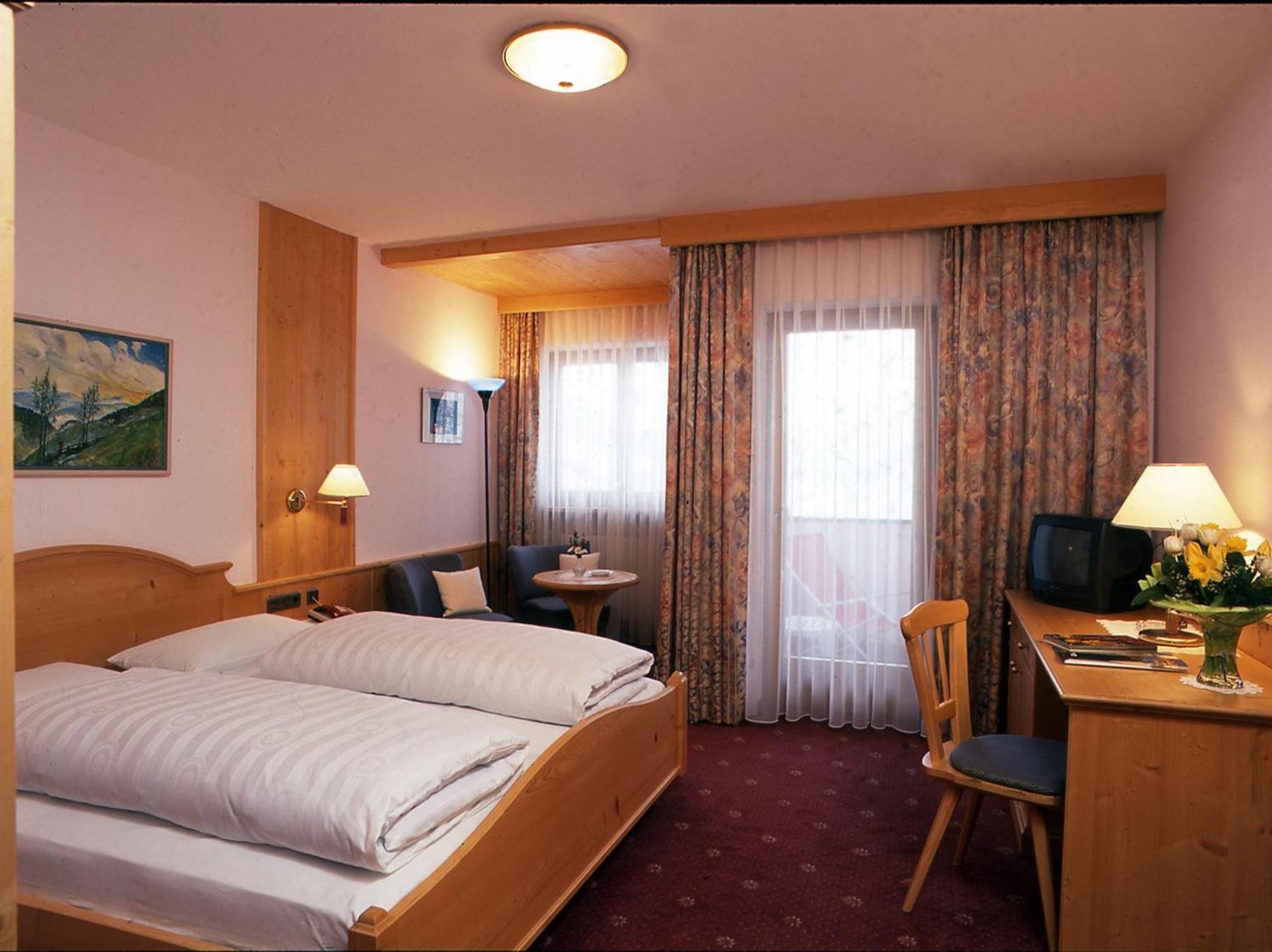 Hotel Tyrol فونيس المظهر الخارجي الصورة