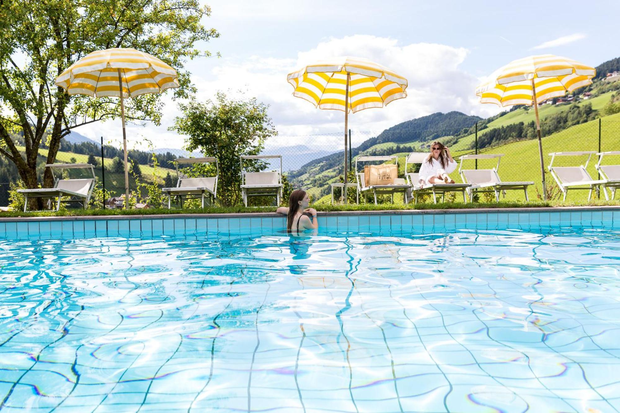 Hotel Tyrol فونيس المظهر الخارجي الصورة